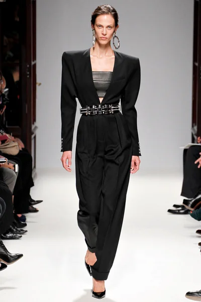 Look 3